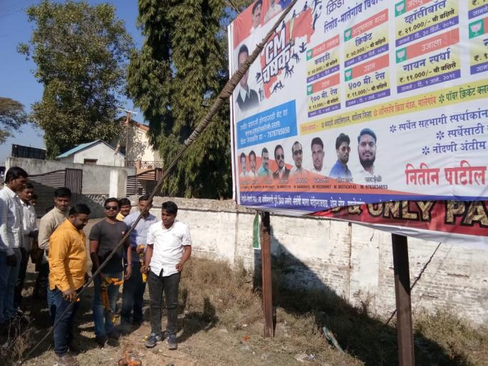 Give the Chief Minister good sense! : 'Swabhimani' office bearers organized aarti! | मुख्यमंत्र्यांना सद्बुद्धी दे ! : 'स्वाभिमानी' च्या पदाधिकाऱ्यांनी केली आरती ! Give the Chief Minister good sense! : 'Swabhimani' office bearers organized aarti! | मुख्यमंत्र्यांना सद्बुद्धी दे ! : 'स्वाभिमानी' च्या पदाधिकाऱ्यांनी केली आरती !