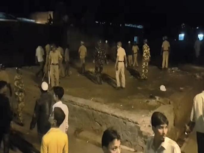 Child Kidnapping Rumours: 4 beaten up by angry mob in Malegaon maharshtra | Child Kidnapping Rumours :धुळ्याच्या घटनेची मालेगावात पुनरावृत्ती, मुलं पळवल्याच्या संशयावरुन 5 जणांना मारहाण