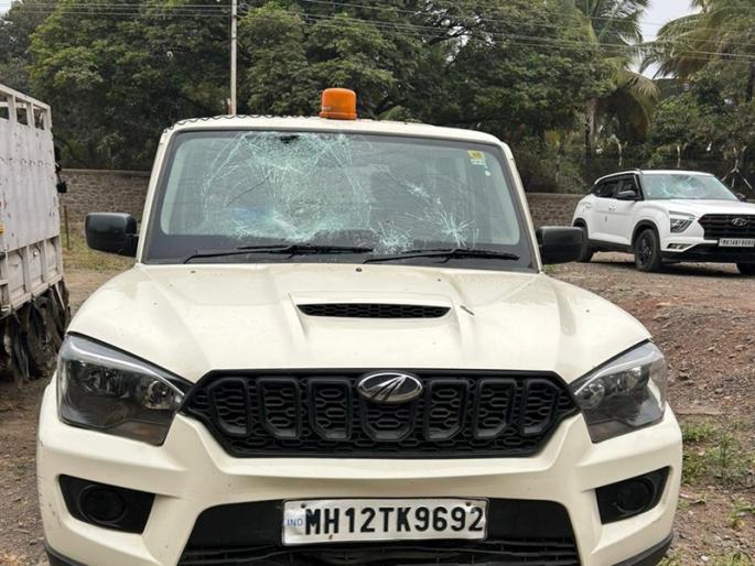 Raid an illegal liquor den and got beaten up incident in Malegaon | अधिकारी अवैध दारूच्या अड्ड्यावर छापा मारायला गेले अन् मार खाऊन आले; माळेगावमधील प्रकार