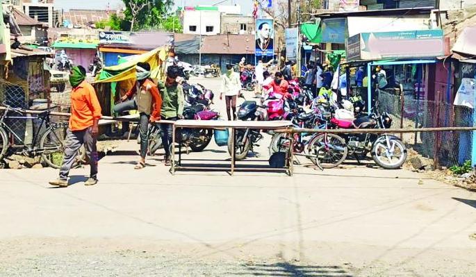 Coronavirus: Main roads closed in Malegaon market | Coronavirus : मालेगावच्या बाजारपेठेतील मुख्य रस्ते बंद Coronavirus: Main roads closed in Malegaon market | Coronavirus : मालेगावच्या बाजारपेठेतील मुख्य रस्ते बंद