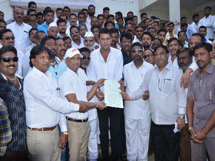 Heare and lodged a complaint against the Khairnar brothers | हिरे यांच्यासह खैरनार बंधूंवर गुन्हा दाखल