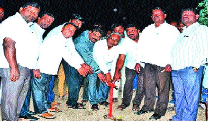 Malgaon's 'those' colonies got water after 25 years | मालगावच्या ‘त्या’ वसाहतीतील कुटुंबांना मिळाले २५ वर्षांनी पाणी Malgaon's 'those' colonies got water after 25 years | मालगावच्या ‘त्या’ वसाहतीतील कुटुंबांना मिळाले २५ वर्षांनी पाणी