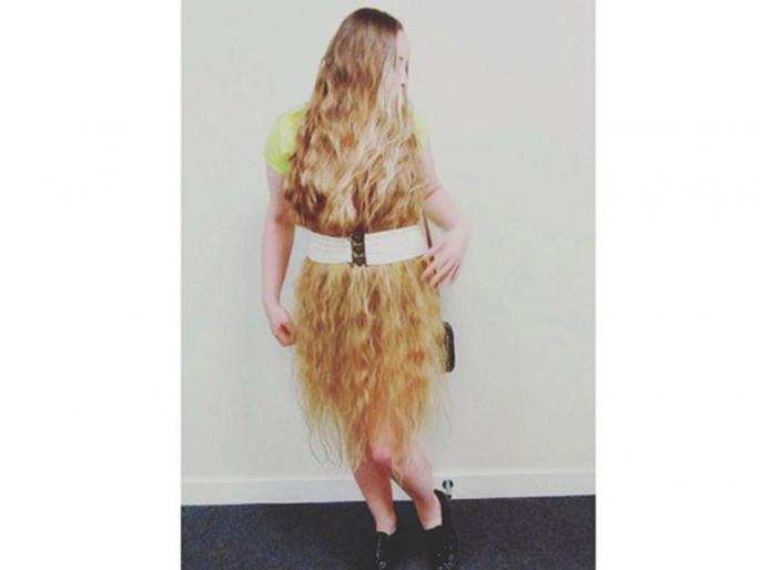 Miss Longher, our body covered with her long hair | मिस लाँग हेअर तिच्या लांबसडक केसांनी झाकते आपलं शरीर Miss Longher, our body covered with her long hair | मिस लाँग हेअर तिच्या लांबसडक केसांनी झाकते आपलं शरीर