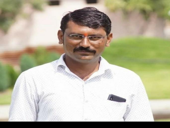 The lad's cry was not heard by the father; He committed suicide by drinking a cup of poison | लेकराची आर्त हाक बापाला ऐकू गेली नाही़; विषाचा प्याला पिऊन त्याने केली आत्महत्या The lad's cry was not heard by the father; He committed suicide by drinking a cup of poison | लेकराची आर्त हाक बापाला ऐकू गेली नाही़; विषाचा प्याला पिऊन त्याने केली आत्महत्या