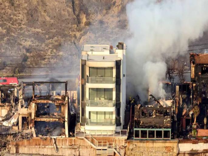 How did this 9 million house survive the wildfire in Malibu Los Angeles | आजूबाजूला वणवा पेटलेला असताना कॅलिफोर्नियामधील हे घर कसे वाचले? किंमत आहे ९ दशलक्ष डॉलर How did this 9 million house survive the wildfire in Malibu Los Angeles | आजूबाजूला वणवा पेटलेला असताना कॅलिफोर्नियामधील हे घर कसे वाचले? किंमत आहे ९ दशलक्ष डॉलर