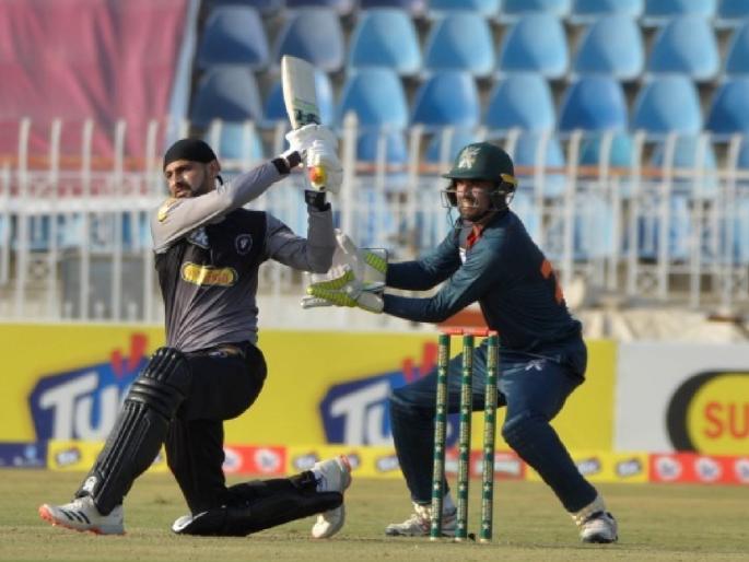 Shoaib Malik has today become only the 3rd cricketer to reach the milestone of 10,000 runs in T20s | Record : शोएब मलिकचा ट्वेंटी-20त विश्वविक्रम; जगात तिसरा, पण आशियात ठरला पहिला फलंदाज!