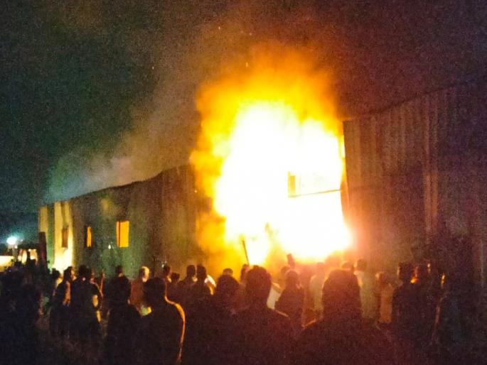 Fire at Agashivnagar in Malkapur solid waste plant | Satara: आगाशिवनगर घनकचरा प्रकल्पात अग्नितांडव, कोट्यवधीचे नुकसान Fire at Agashivnagar in Malkapur solid waste plant | Satara: आगाशिवनगर घनकचरा प्रकल्पात अग्नितांडव, कोट्यवधीचे नुकसान