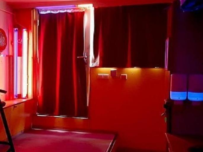 Police raid lodge in Malkapur Four women victims rescued case registered against three including agent | Satara: मलकापुरातील लॉजवर पोलिसांचा छापा; चार पीडित महिलांची सुटका, एजंटासह तिघांवर गुन्हा दाखल Police raid lodge in Malkapur Four women victims rescued case registered against three including agent | Satara: मलकापुरातील लॉजवर पोलिसांचा छापा; चार पीडित महिलांची सुटका, एजंटासह तिघांवर गुन्हा दाखल