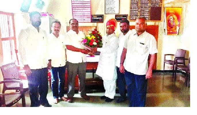 Baba-Kaka group together- to prevent BJP from contesting; All candidates of NCP along with Congress symbol | भाजपला रोखण्यासाठी बाबा-काका गट एकत्र-: तिढा सुटला; राष्ट्रवादीसह सर्व उमेदवार काँग्रेसच्या चिन्हावर  Baba-Kaka group together- to prevent BJP from contesting; All candidates of NCP along with Congress symbol | भाजपला रोखण्यासाठी बाबा-काका गट एकत्र-: तिढा सुटला; राष्ट्रवादीसह सर्व उमेदवार काँग्रेसच्या चिन्हावर