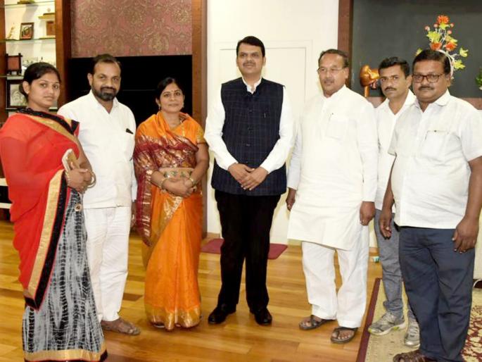 Nandura Panchayat Samithi pesidengalong with members join Bjp | नांदुरा पंचायत समिती सभापतीसह सदस्यांनी ‘हाता’त घेतले ‘कमळ’ Nandura Panchayat Samithi pesidengalong with members join Bjp | नांदुरा पंचायत समिती सभापतीसह सदस्यांनी ‘हाता’त घेतले ‘कमळ’