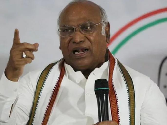 congress president mallikarjun kharge criticizes pm modi and cm yogi adityanath | "हे दहशतवादी बोलू शकतात, आपण नाही..." मल्लिकार्जुन खर्गे योगी आदित्यनाथांवर भडकले congress president mallikarjun kharge criticizes pm modi and cm yogi adityanath | "हे दहशतवादी बोलू शकतात, आपण नाही..." मल्लिकार्जुन खर्गे योगी आदित्यनाथांवर भडकले
