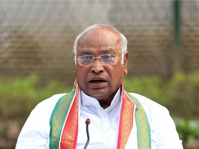 We don't even have money to buy train tickets; Restore frozen accounts: Congress leader Kharge | ट्रेन तिकीट खरेदीसाठीही आमच्याकडे पैसे नाहीत; गोठवलेली खाती पूर्ववत करा: काँग्रेस नेते खरगे We don't even have money to buy train tickets; Restore frozen accounts: Congress leader Kharge | ट्रेन तिकीट खरेदीसाठीही आमच्याकडे पैसे नाहीत; गोठवलेली खाती पूर्ववत करा: काँग्रेस नेते खरगे