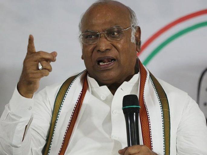 we will fight for Kashmir statehood under the leadership of rahul ; Kharge's statement before the assembly elections | "राहुल गांधींच्या नेतृत्वात काश्मीरला राज्याचा दर्जा देण्याची लढाई लढणार"; खर्गे यांचं मोठं विधान we will fight for Kashmir statehood under the leadership of rahul ; Kharge's statement before the assembly elections | "राहुल गांधींच्या नेतृत्वात काश्मीरला राज्याचा दर्जा देण्याची लढाई लढणार"; खर्गे यांचं मोठं विधान