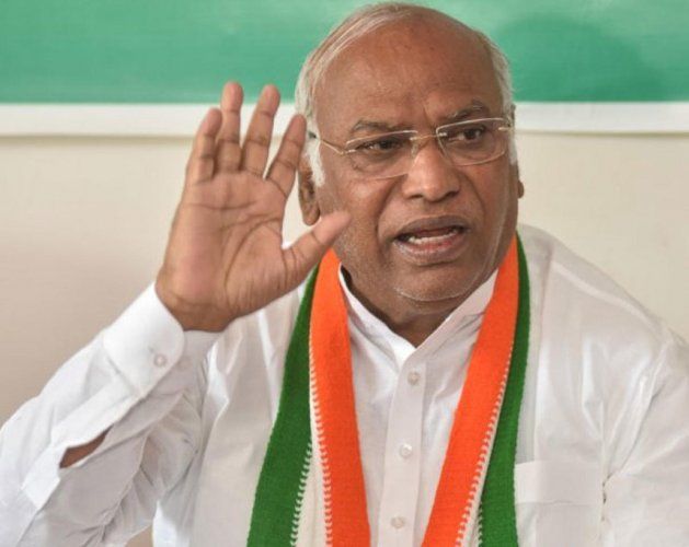 Modi became Prime Minister because we saved the Constitution, Mallikarjun Kharge's attack on BJP | "आम्ही संविधान वाचवले म्हणून मोदी पंतप्रधान झाले", मल्लिकार्जुन खरगेंचा भाजपवर हल्लाबोल Modi became Prime Minister because we saved the Constitution, Mallikarjun Kharge's attack on BJP | "आम्ही संविधान वाचवले म्हणून मोदी पंतप्रधान झाले", मल्लिकार्जुन खरगेंचा भाजपवर हल्लाबोल