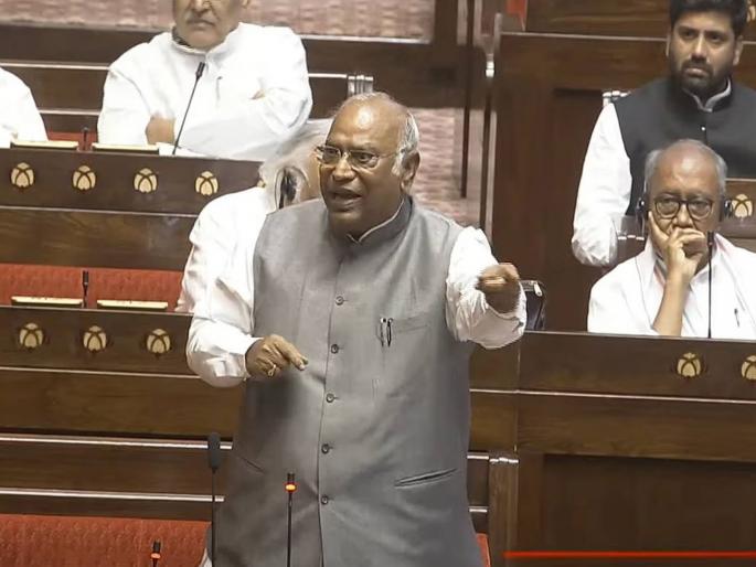 The Constitution does not allow attack on homes Kharge's statement over the controversy about Rana Sanga ramji lal suman | "संविधान घरावर हल्ला करण्याची परवानगी देत नाही..."; राणा सांगा यांच्या संदर्भात निर्माण झालेल्या वादावरून खर्गेंचं विधान The Constitution does not allow attack on homes Kharge's statement over the controversy about Rana Sanga ramji lal suman | "संविधान घरावर हल्ला करण्याची परवानगी देत नाही..."; राणा सांगा यांच्या संदर्भात निर्माण झालेल्या वादावरून खर्गेंचं विधान