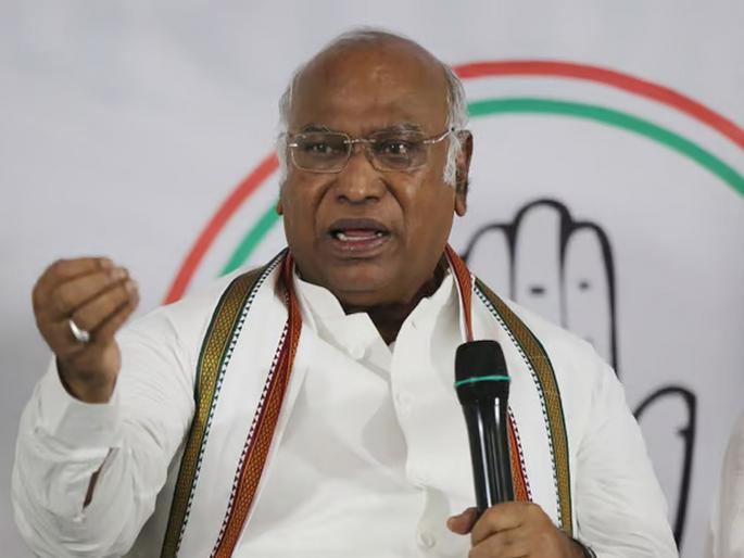 Karnataka in financial crisis! give Election Promise as much as you can...; Mallikarjun Kharge pierced the ears of his own leaders on Agenda of Maharashtra assembly Election | कर्नाटक आर्थिक संकटात! जेवढी द्यायची ऐपत, तेवढीच आश्वासने द्या...; खर्गेंनी महाराष्ट्रावरून नेत्यांचे कान टोचले Karnataka in financial crisis! give Election Promise as much as you can...; Mallikarjun Kharge pierced the ears of his own leaders on Agenda of Maharashtra assembly Election | कर्नाटक आर्थिक संकटात! जेवढी द्यायची ऐपत, तेवढीच आश्वासने द्या...; खर्गेंनी महाराष्ट्रावरून नेत्यांचे कान टोचले
