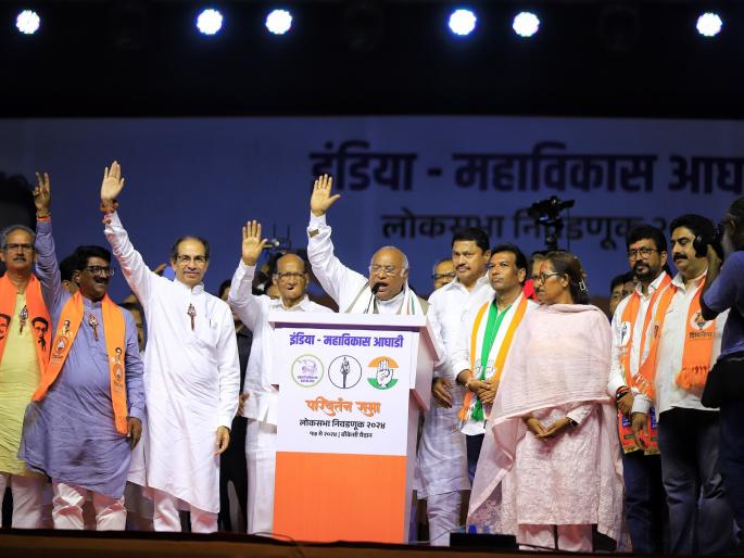 congress mallikarjun kharge criticized mahayuti in bkc rally for lok sabha election 2024 | महागाई, बेरोजगारी, खोटेपणा हीच मोदी यांची गॅरंटी: खरगे, २ कोटी रोजगारांवरुन चढवला हल्लाबोल congress mallikarjun kharge criticized mahayuti in bkc rally for lok sabha election 2024 | महागाई, बेरोजगारी, खोटेपणा हीच मोदी यांची गॅरंटी: खरगे, २ कोटी रोजगारांवरुन चढवला हल्लाबोल
