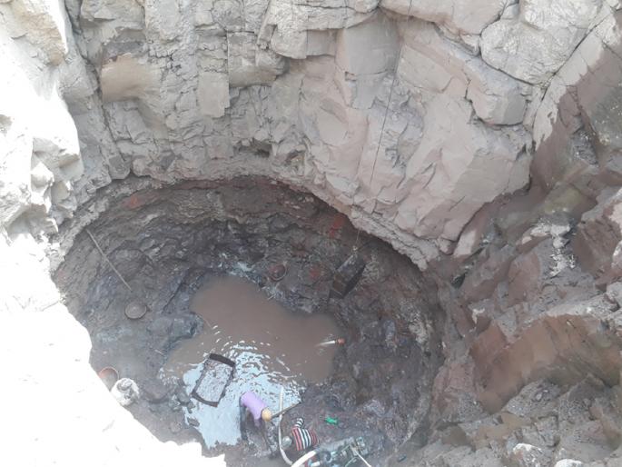 'He' left the village for work: 'He' searched for stomach | ‘त्यांनी’ सोडलं गाव कामासाठी : ‘यांनी’ शोधलं पोटापाण्यासाठी 'He' left the village for work: 'He' searched for stomach | ‘त्यांनी’ सोडलं गाव कामासाठी : ‘यांनी’ शोधलं पोटापाण्यासाठी