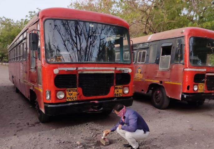 ST freight in Buldana district | बुलडाणा जिल्ह्यातून एसटीची मालवाहतूक सुरू ST freight in Buldana district | बुलडाणा जिल्ह्यातून एसटीची मालवाहतूक सुरू