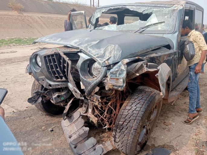 Cargo vehicle falls in right canal of gosse project four critical in bhanadra | गोसे प्रकल्पाच्या उजव्या कालव्यात मालवाहू वाहन पडले, चार गंभीर Cargo vehicle falls in right canal of gosse project four critical in bhanadra | गोसे प्रकल्पाच्या उजव्या कालव्यात मालवाहू वाहन पडले, चार गंभीर