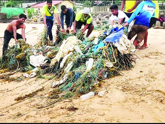 Inorganic waste from the sea is a big threat to marine life! | समुद्रातील अजैविक कचऱ्याचा समुद्री जिवांना मोठा धोका! Inorganic waste from the sea is a big threat to marine life! | समुद्रातील अजैविक कचऱ्याचा समुद्री जिवांना मोठा धोका!