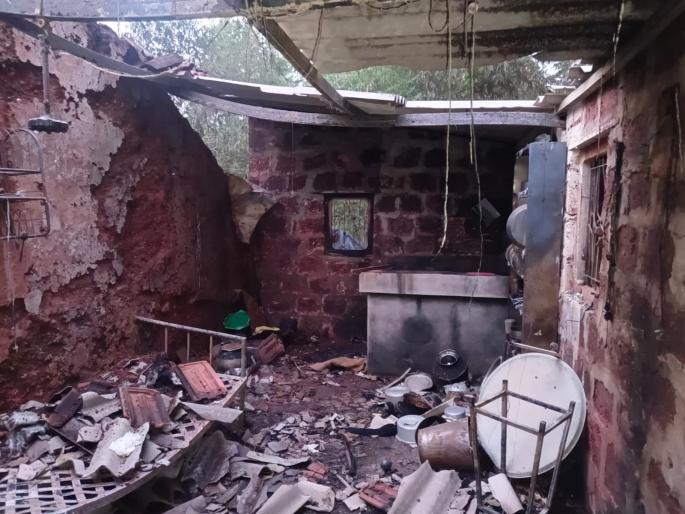 one dies in house fire incident took place in chowke on tuesday night | घराला लागलेल्या आगीत होरपळून एकाचा मृत्यू; चौके येथे मंगळवारी रात्री घडली घटना 