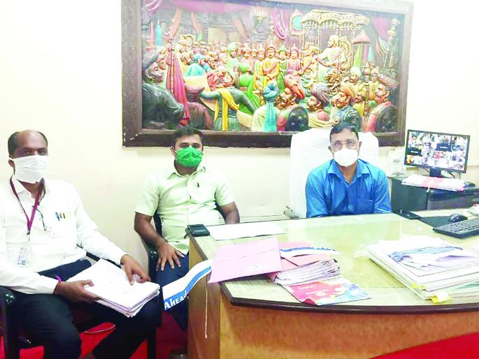 corona virus: Sarpanch's online meeting: Village Village, Ward Committee Watch | corona virus : सरपंचांची ऑनलाईन बैठक : गावात ग्राम, प्रभाग समितीचा वॉच corona virus: Sarpanch's online meeting: Village Village, Ward Committee Watch | corona virus : सरपंचांची ऑनलाईन बैठक : गावात ग्राम, प्रभाग समितीचा वॉच