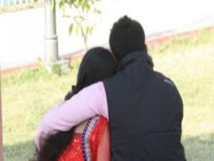 Mother of five children love marriage with father of 5 kids they start crying before leaving | पाच मुलांच्या आईचं 5 मुलं असलेल्या प्रियकरासोबत लॅव्ह मॅरेज, घर सोडून जात होती तर रडू लागली मुलं