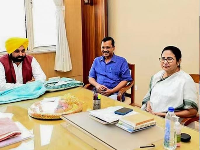 The strategy is that Mamata Banerjee will visit Punjab and meet Kejriwal-Mann during the farmers' agitation | शेतकरी आंदोलनादरम्यान ममता बॅनर्जी पंजाब दौऱ्यावर जाणार, केजरीवाल-मान यांची भेट घेणार, अशी आहे रणनीती   The strategy is that Mamata Banerjee will visit Punjab and meet Kejriwal-Mann during the farmers' agitation | शेतकरी आंदोलनादरम्यान ममता बॅनर्जी पंजाब दौऱ्यावर जाणार, केजरीवाल-मान यांची भेट घेणार, अशी आहे रणनीती