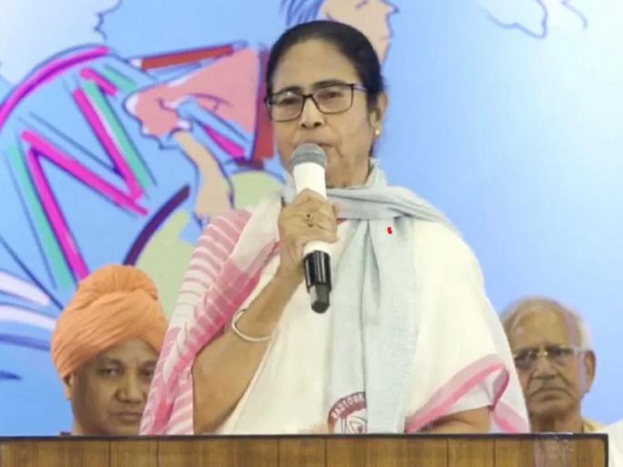 mamata banerjee west bengal kolkata durga puja committee bonus 85000 grant electricity charge preparations | दुर्गापूजा समित्यांना ८५ हजार रुपये अनुदान, वीज शुल्कात ७५ टक्के सूट… ममता बॅनर्जींची मोठी घोषणा mamata banerjee west bengal kolkata durga puja committee bonus 85000 grant electricity charge preparations | दुर्गापूजा समित्यांना ८५ हजार रुपये अनुदान, वीज शुल्कात ७५ टक्के सूट… ममता बॅनर्जींची मोठी घोषणा