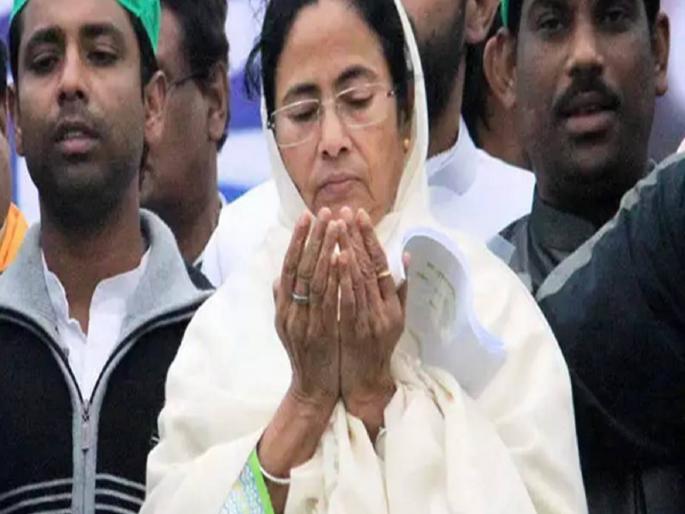 La Ilaha Illallah BJP releases video of Mamata Banerjee welcoming Islamic sound annoyed at Jai Shri Ram | 'जय श्रीराम'च्या घोषणेनं त्रास होतो, मग 'हे' कसं चालतं?; 'तो' व्हिडीओ पोस्ट करत भाजपचा ममता बॅनर्जींना सवाल La Ilaha Illallah BJP releases video of Mamata Banerjee welcoming Islamic sound annoyed at Jai Shri Ram | 'जय श्रीराम'च्या घोषणेनं त्रास होतो, मग 'हे' कसं चालतं?; 'तो' व्हिडीओ पोस्ट करत भाजपचा ममता बॅनर्जींना सवाल