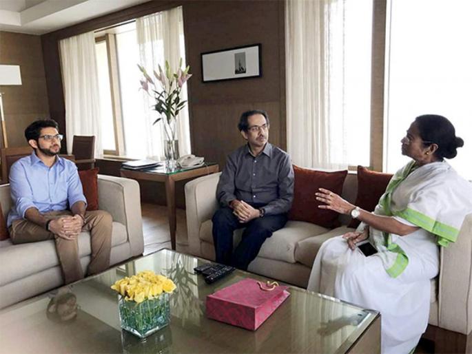 Shivsena leader Sanjay Raut and Aditya Thackeray met TMC leader Mamata Banerjee in Mumbai | 'आम्ही भाजपला पुरुन उरलो, महाराष्ट्रदेखील…'; ममता बॅनर्जींना उद्धव ठाकरेंवर विश्वास Shivsena leader Sanjay Raut and Aditya Thackeray met TMC leader Mamata Banerjee in Mumbai | 'आम्ही भाजपला पुरुन उरलो, महाराष्ट्रदेखील…'; ममता बॅनर्जींना उद्धव ठाकरेंवर विश्वास