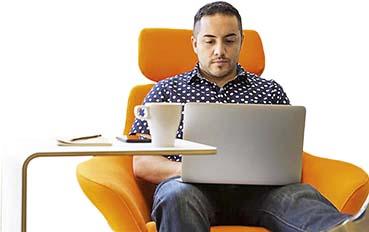 co-working, new work culture , but how it works. | को-वर्किग? ऑफिसला न जाता, खुर्चीला न चिकटता रेस्टॉरण्ट, कॅफेत बसून काम करण्याचा एक नवा ट्रेण्ड. co-working, new work culture , but how it works. | को-वर्किग? ऑफिसला न जाता, खुर्चीला न चिकटता रेस्टॉरण्ट, कॅफेत बसून काम करण्याचा एक नवा ट्रेण्ड.