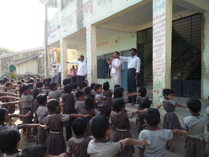 Students take water oath on the ocation of water day | जलदिनानिमित्त अडोळी येथे विद्यार्थ्यांनी घेतली जलप्रतिज्ञा !