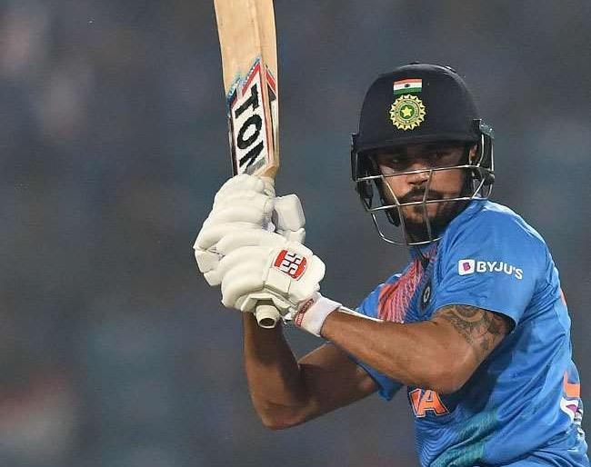 Amazing! The Indian batsman has hit just boundaries and sixes for century | कमाल! भारतीय फलंदाजाने फक्त चौकार आणि षटकारांच्या जोरावर झळकावले शतक