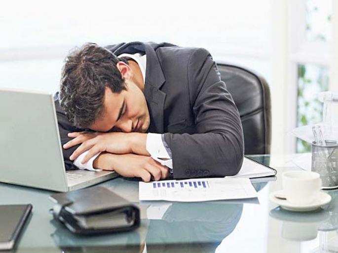 Sit down sitting on the brain? Sitatanhi body and mind, how? | बसून बसून मेंदू शिणतो? बैठ्या कामानंही शरीर दमतंच, कसं? Sit down sitting on the brain? Sitatanhi body and mind, how? | बसून बसून मेंदू शिणतो? बैठ्या कामानंही शरीर दमतंच, कसं?