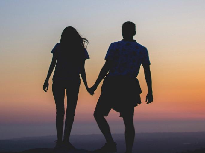 Women have lower birth rates than men, but who live longer; Male or female? | पुरुषांच्या तुलनेत स्त्रियांचा जन्मदर कमी, पण जास्त कोण जगतो; पुरुष की स्त्री? Women have lower birth rates than men, but who live longer; Male or female? | पुरुषांच्या तुलनेत स्त्रियांचा जन्मदर कमी, पण जास्त कोण जगतो; पुरुष की स्त्री?