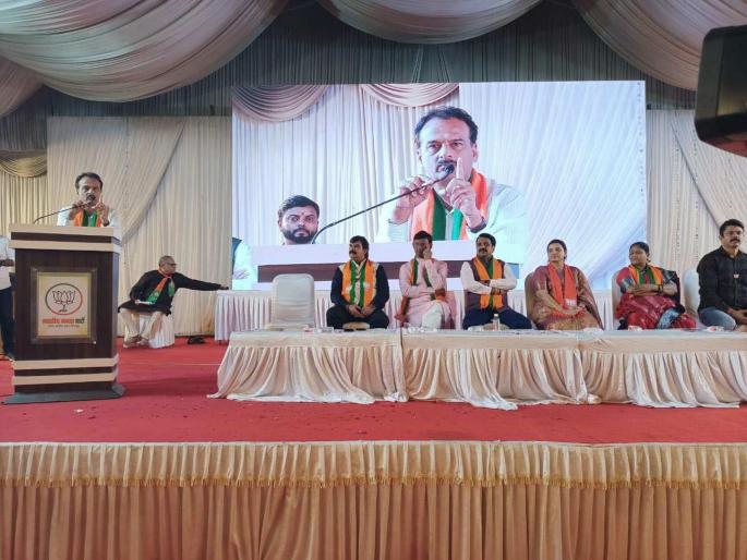 Shinde group from BJP? Remove the alliance from the head; Claimed by Fadnavis | शिंदे गटाला भाजपाकडून सुरूंग? युती डोक्यातून काढा; फडणवीसांनी सांगितल्याचा दावा Shinde group from BJP? Remove the alliance from the head; Claimed by Fadnavis | शिंदे गटाला भाजपाकडून सुरूंग? युती डोक्यातून काढा; फडणवीसांनी सांगितल्याचा दावा