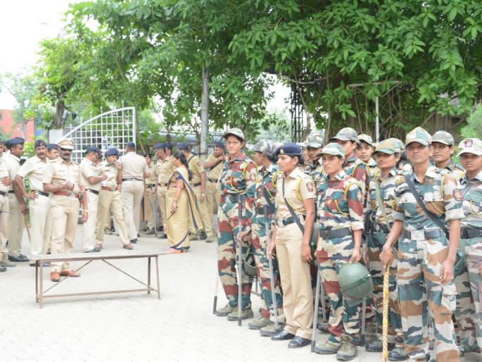 Shripad Chhindam's protest: Sambhaji Brigade activists are in police custody | श्रीपाद छिंदमचा निषेध : संभाजी ब्रिगेडचे कार्यकर्ते पोलीसांच्या ताब्यात Shripad Chhindam's protest: Sambhaji Brigade activists are in police custody | श्रीपाद छिंदमचा निषेध : संभाजी ब्रिगेडचे कार्यकर्ते पोलीसांच्या ताब्यात