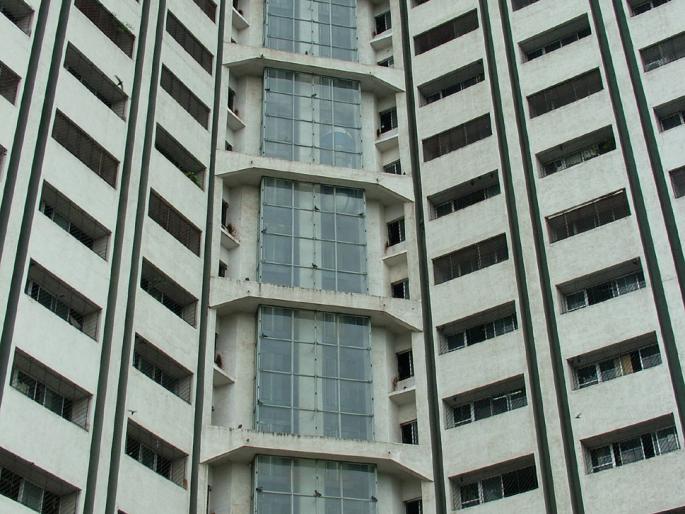 Immediate repairs to the MLA accident | आमदारांच्या अपघातानंतर तातडीने गटार दुरुस्ती Immediate repairs to the MLA accident | आमदारांच्या अपघातानंतर तातडीने गटार दुरुस्ती