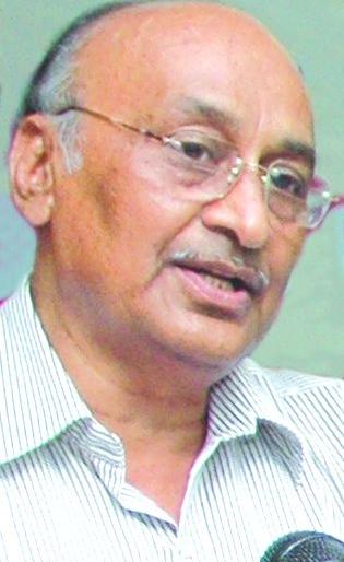 Shyam Manav says, the belief that the end of medical transformation is transformed into superstition | श्याम मानव म्हणतात, चिकित्सा संपली की श्रद्धेचे रूपांतर होते अंधश्रद्धेत Shyam Manav says, the belief that the end of medical transformation is transformed into superstition | श्याम मानव म्हणतात, चिकित्सा संपली की श्रद्धेचे रूपांतर होते अंधश्रद्धेत