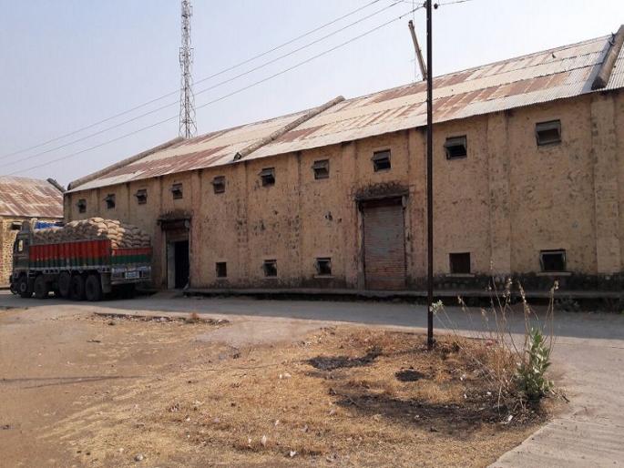 Stolen 14 bags of sugar from the Manavatan government godown | मानवतच्या शासकीय गोदामातून साखरेची १४ पोती चोरीस Stolen 14 bags of sugar from the Manavatan government godown | मानवतच्या शासकीय गोदामातून साखरेची १४ पोती चोरीस