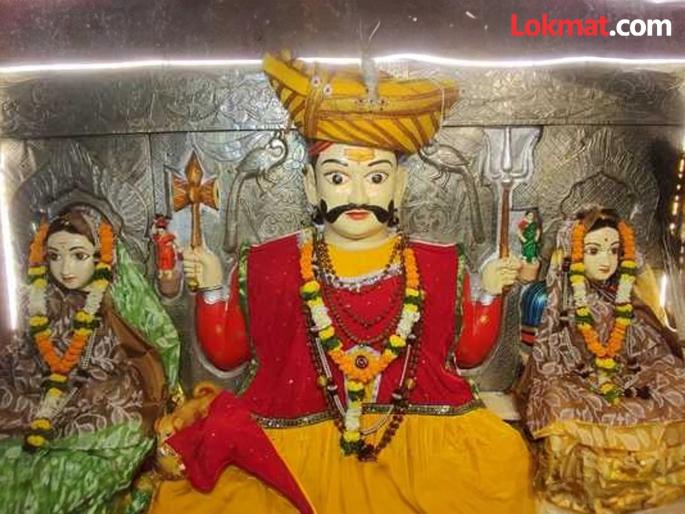 pune manchar news Sandalwood paste on Sapta Shivlinga in Khandoba Temple of Dhamani | धामणीच्या खंडोबा मंदिरात सप्तशिवलिंगावर चंदन उटी;चैत्री पौर्णिमेला दर्शनासाठी भाविकांची गर्दी