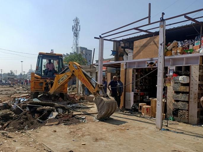 Pune-Nashik highway breathed a sigh of relief; Encroachments removed in Manchar city | पुणे-नाशिक महामार्गाने घेतला मोकळा श्वास; मंचर शहरातील अतिक्रमणे काढली Pune-Nashik highway breathed a sigh of relief; Encroachments removed in Manchar city | पुणे-नाशिक महामार्गाने घेतला मोकळा श्वास; मंचर शहरातील अतिक्रमणे काढली