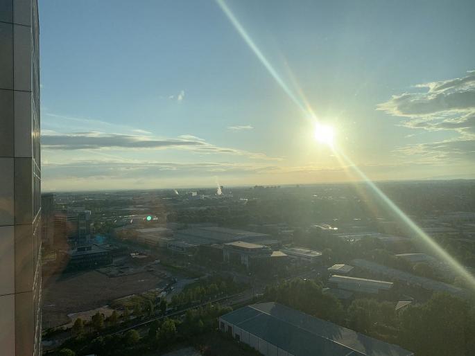 India Vs Pakistan, ICC World Cup 2019, Latest News : Weather Update in Manchester Today: Intermittent showers expected to disrupt marquee contest | India Vs Pakistan, Latest News: गुड न्यूज, मँचेस्टरमध्ये सूर्यानं दिलं दर्शन, पण...