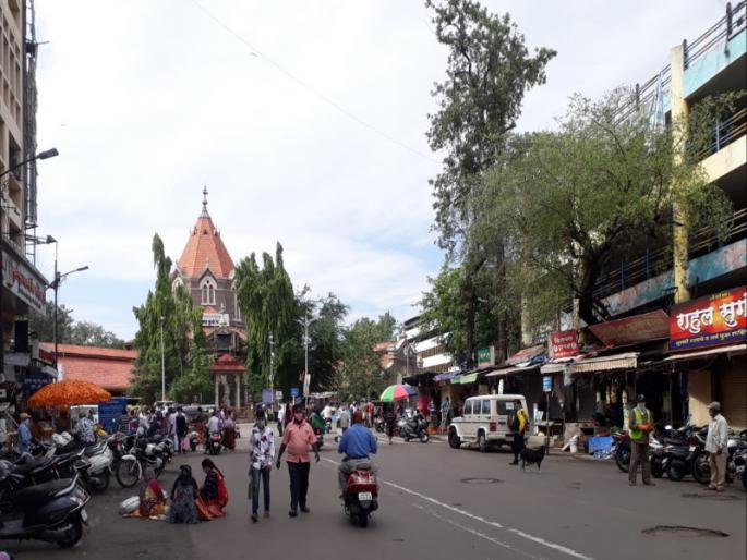 Mandai and Tulshibagh are started which have been closed for the last two months due to lockdown | लॉकडाऊनमुळे गेल्या दोन महिन्यांपासून बंद असलेली पुण्यातील मंडई आणि तुळशीबाग झाली सुरू Mandai and Tulshibagh are started which have been closed for the last two months due to lockdown | लॉकडाऊनमुळे गेल्या दोन महिन्यांपासून बंद असलेली पुण्यातील मंडई आणि तुळशीबाग झाली सुरू