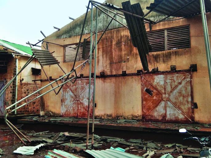 CoronaVirus: Mandangad neglected even in times of calamity, tours just for show | cyclone : आपत्तीच्या काळातही मंडणगड उपेक्षित, दौरे केवळ दिखाव्यासाठी CoronaVirus: Mandangad neglected even in times of calamity, tours just for show | cyclone : आपत्तीच्या काळातही मंडणगड उपेक्षित, दौरे केवळ दिखाव्यासाठी