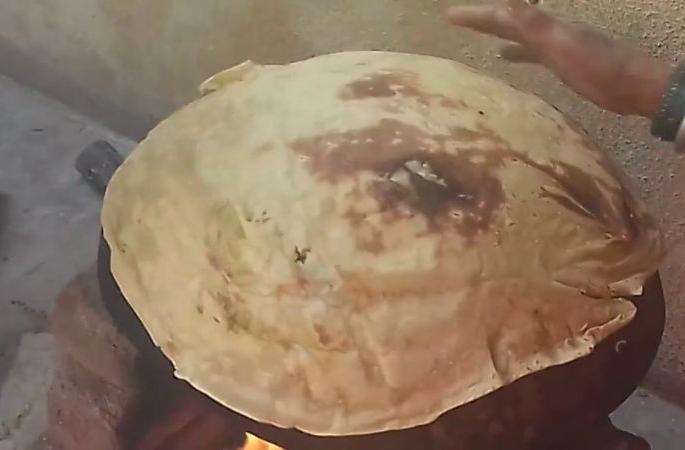 Traditional 'Manda' gave employment to women | चुलीवरच्या मांड्यांनी दिला महिलांना रोजगार Traditional 'Manda' gave employment to women | चुलीवरच्या मांड्यांनी दिला महिलांना रोजगार