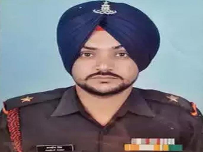 Shaheded Mandeep Singh Brother Nirml Singh Told Story Of His Martyrdom During Galwan Valley Clash | निधड्या छातीच्या मनदीप सिंग यांनी 'अशी' दिली चिनी सैन्याला टक्कर; भावानं सांगितली त्यांच्या शौर्याची कहाणी  Shaheded Mandeep Singh Brother Nirml Singh Told Story Of His Martyrdom During Galwan Valley Clash | निधड्या छातीच्या मनदीप सिंग यांनी 'अशी' दिली चिनी सैन्याला टक्कर; भावानं सांगितली त्यांच्या शौर्याची कहाणी