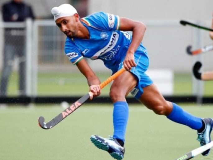Mandeep Singh becomes sixth Indian hockey player to test positive for COVID-19 virus | टीम इंडियातील आणखी एक सदस्य पॉझिटिव्ह; एकूण सहा जणांना कोरोना Mandeep Singh becomes sixth Indian hockey player to test positive for COVID-19 virus | टीम इंडियातील आणखी एक सदस्य पॉझिटिव्ह; एकूण सहा जणांना कोरोना